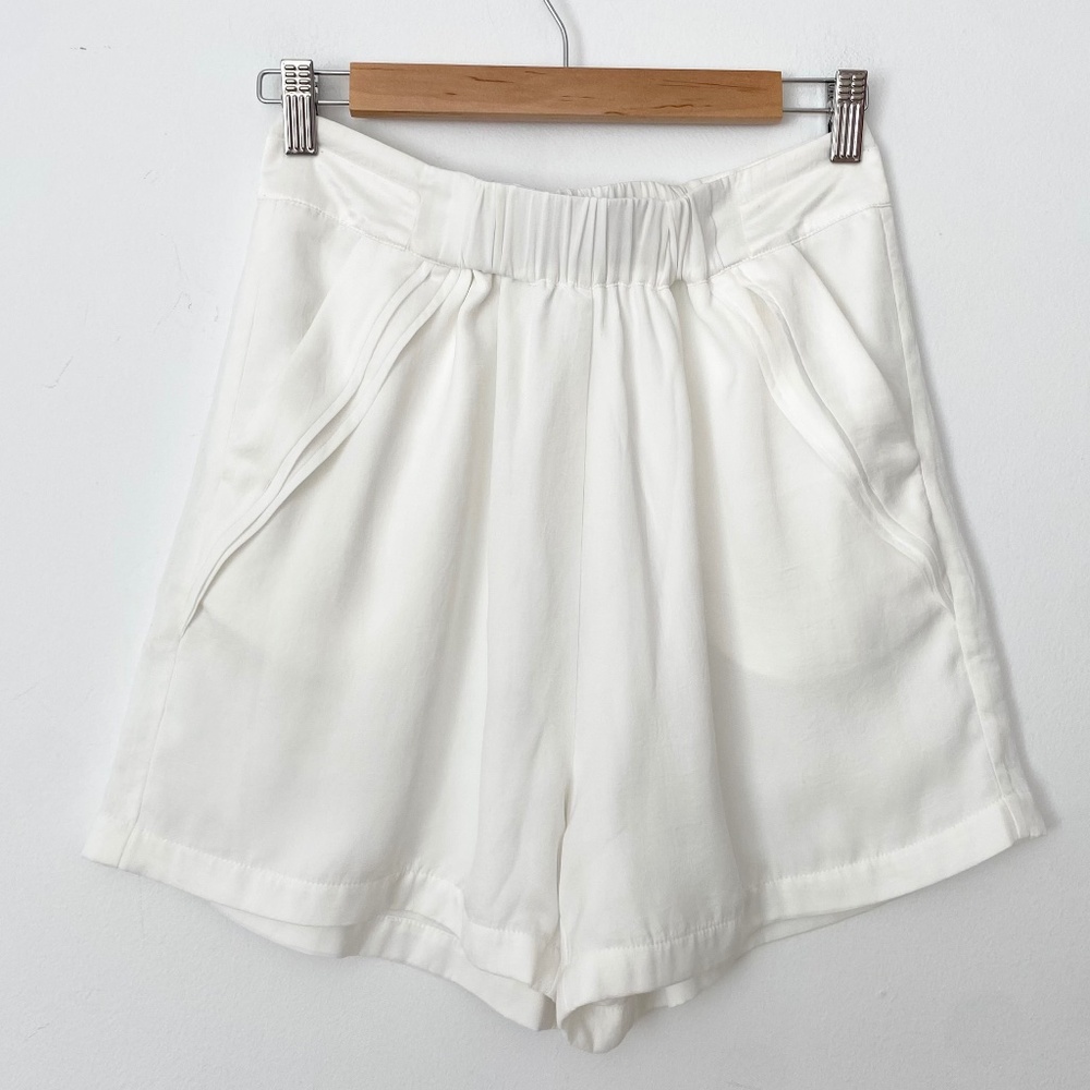Munthe pleated pocket shorts